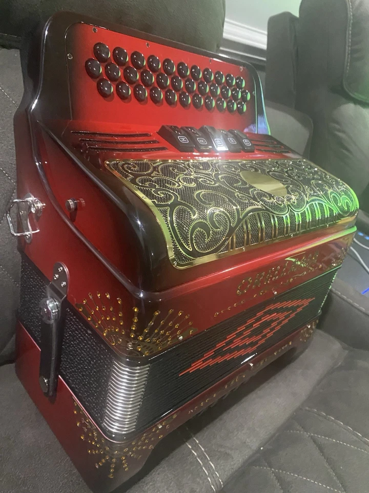 ORELLANA ACORDION - Image 3 of 4