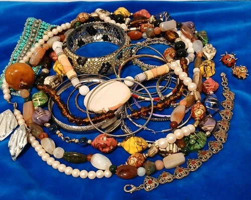 Lot of 15+ Pieces Of Vintage Wearable Costume Jewelry