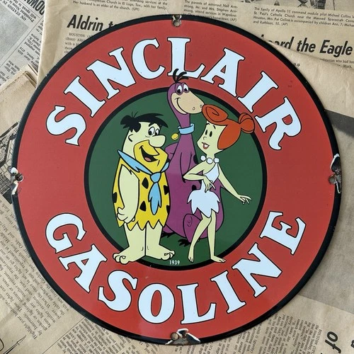VINTAGE 1939 SINCLAIR GASOLINE FLINTSTONES 12 INCH PORCELAIN ENAMEL SIGN
