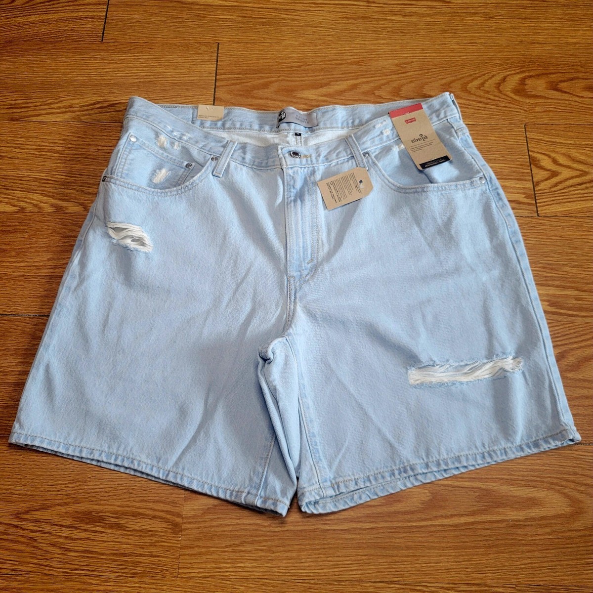 LEVIS SILVER TAB™ BAGGY DENIM SHORTS SIZE 34 LIGHT BLUE WASH