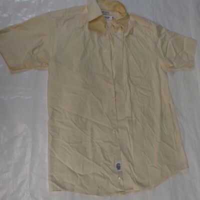 York And Round tree Size 15 Half Sleeve Button Up Shirt