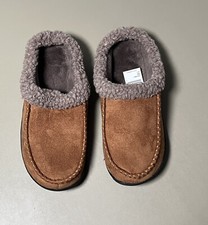 Isotoner Men s 8-9 Classic Soft Memory Foam Comfort Hoodback Slippers Cognac