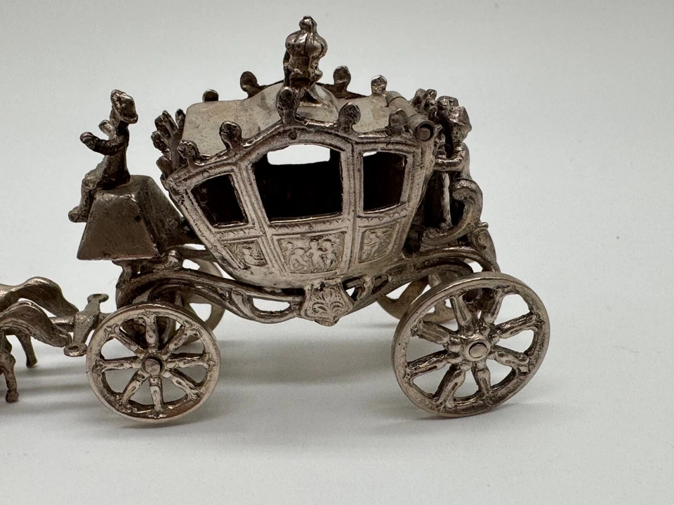 Antigua estatuilla alemana de plata 800 tirada por caballos con marca débil Foto 3 de 4