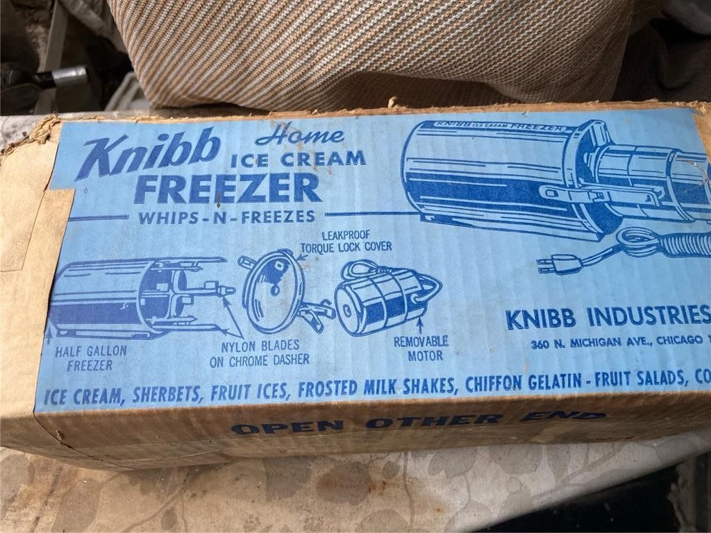 KNIBB VINTAGE ELECTRIC HOME ICE CREAM MAKER BOXED