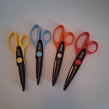 Lot Of 4 Fiskars Paper Edger Scissors Pairs Scallop Scrapbook Paper Craft Cards
