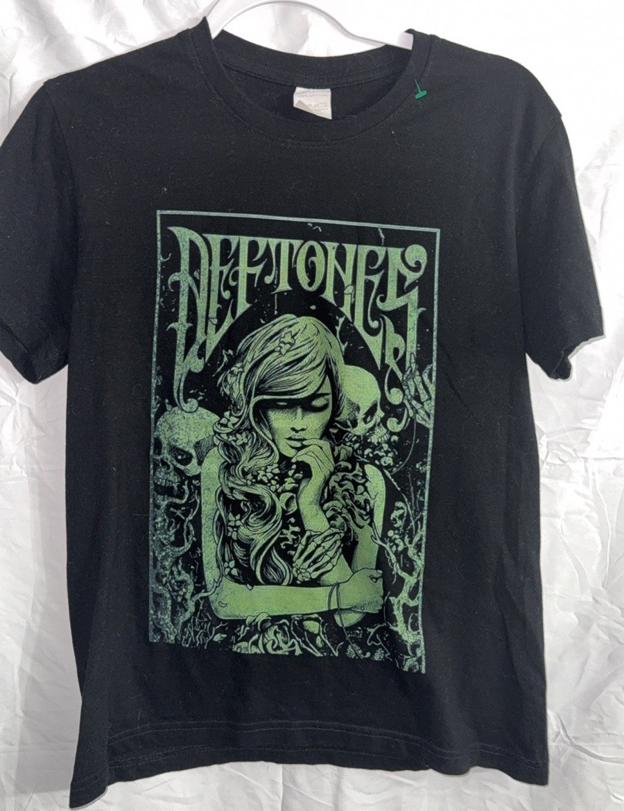 Vintage Deftones Band T-Shirt Y2K Skull Graphic Logo Womens Size