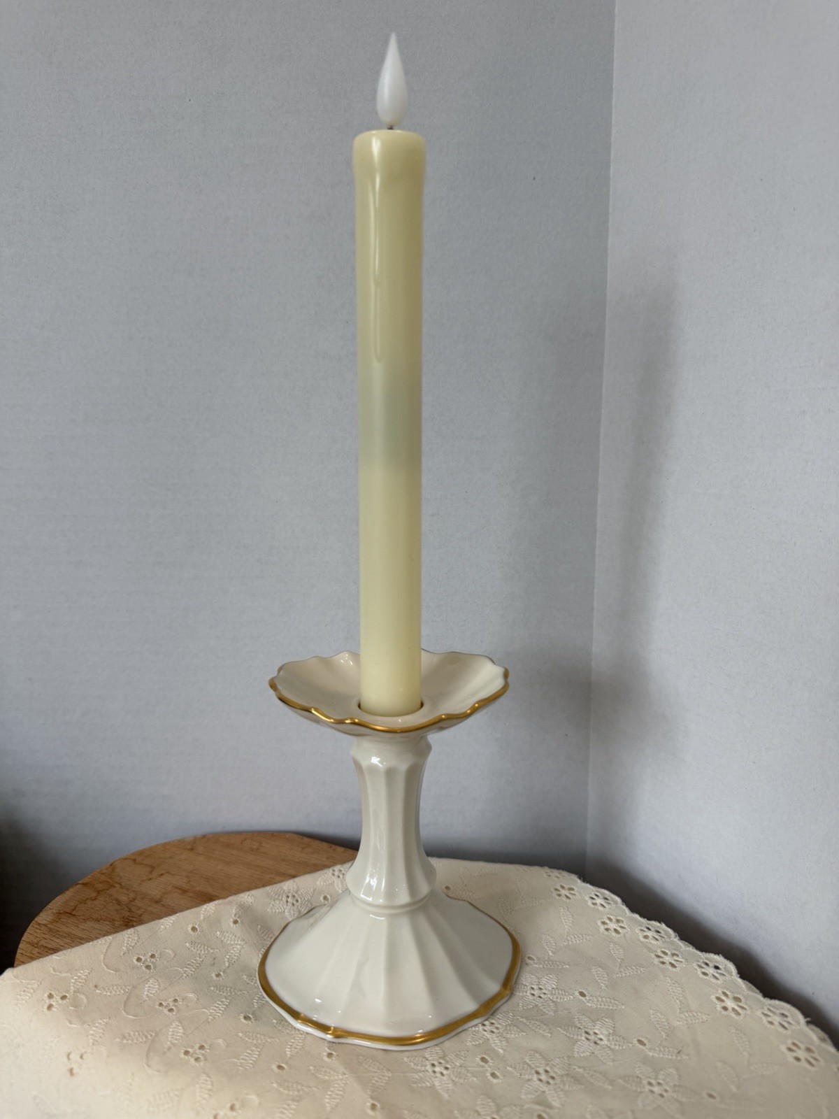 Gold Trim Scalloped Edge 4.5&rdquo; Usa