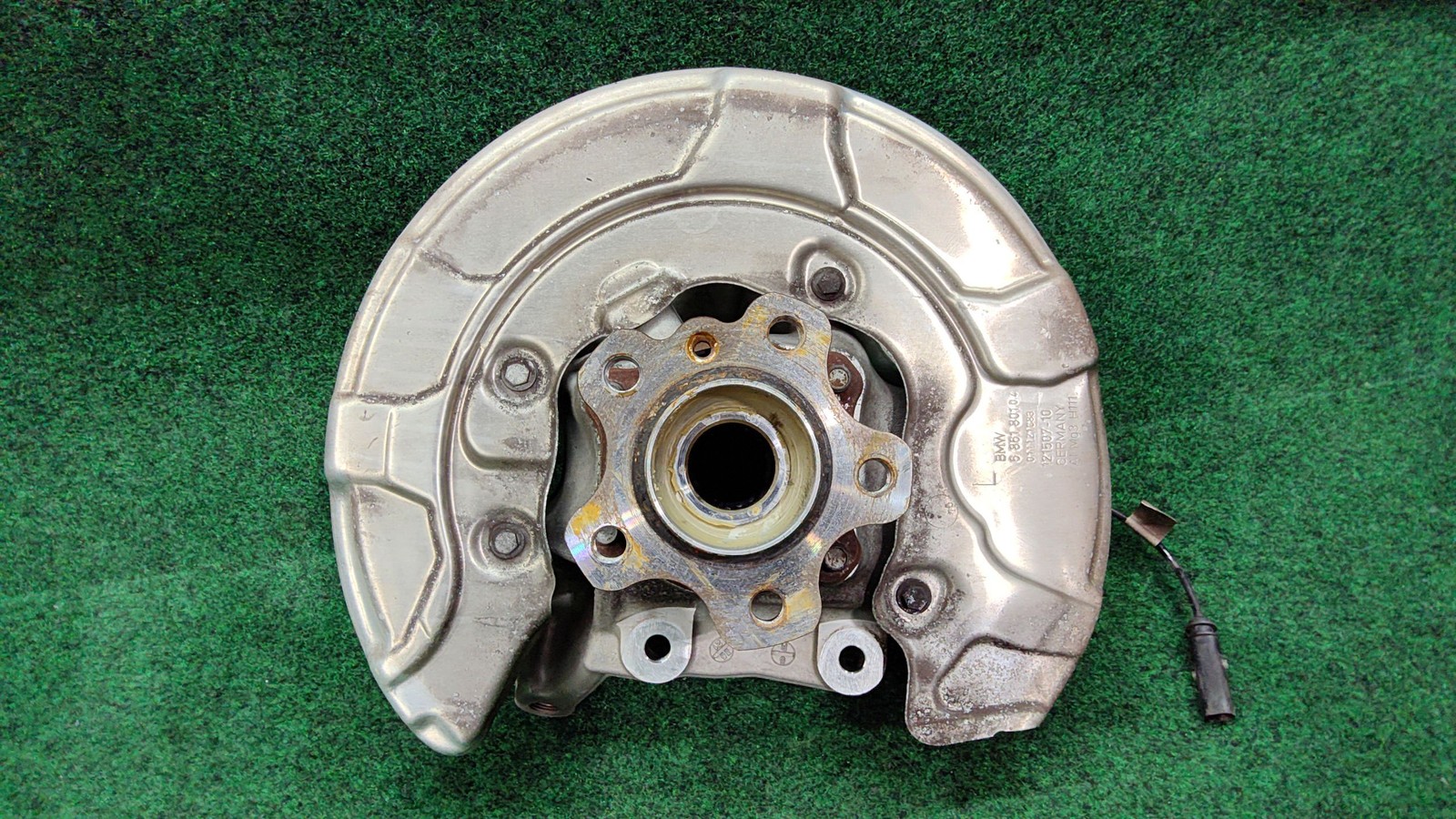 2017-2023 BMW 530i Rear Left Spindle Knuckle Hub 24k mls OEM 33306866335