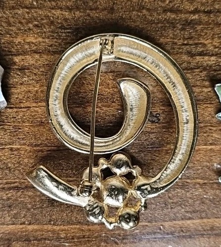 Spilla vintage lotto di 7 fiori foglia coccinella vortice smalto strass perla margherita - Foto 10 di 11
