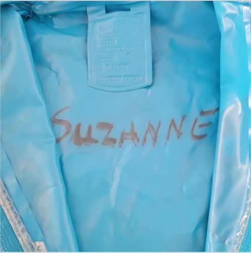 Abrigo de lluvia con capucha de vinilo Barney vintage niños talla 5 azul defectos Baby Bop - Imagen 6 de 8