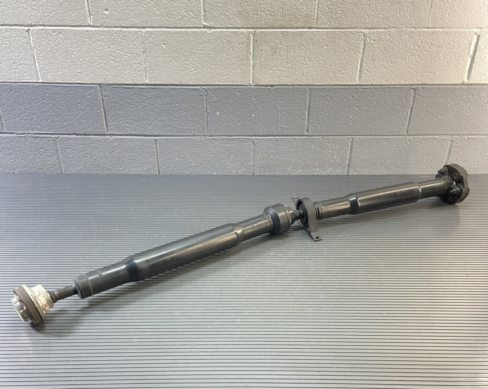 2017-2024 Maserati Levante 3.0L AWD Rear Drive Shaft Propeller 34K Miles OEM