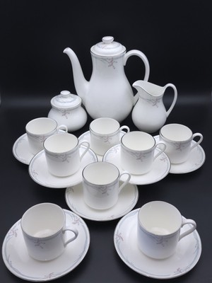 Royal Doulton Carnation Kaffeeservice mit 2 Pint Kaffeekanne für 8 Personen - 1.