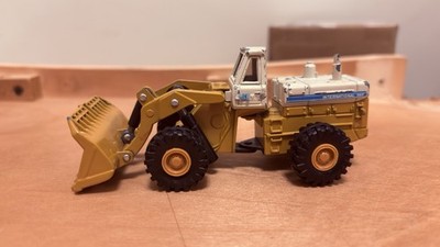 ERTL Mighty Movers Of The World - International 560 Wheel Loader 1:64 Diecast