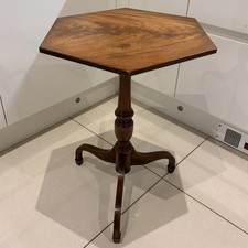 Georgian pedestal wine table, hexagonal top, reeded moulded edge, tripod base