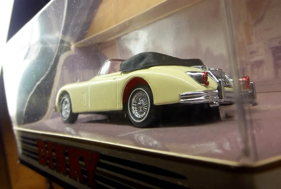 1 JAGUAR 150 XK CREAM CONVERTIBLE DINKY Cream On Red 1960 DROPHEAD JAGUAR XK-150 - Image 4 of 4