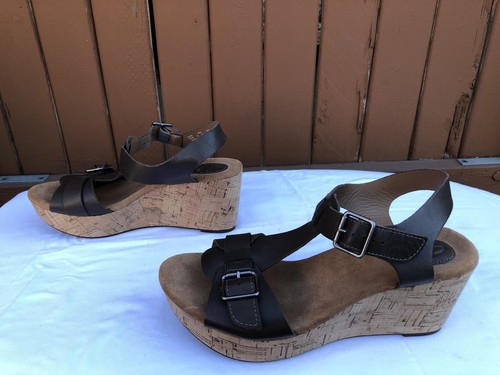 CLARKS ARTISAN Buckles Women’s 10 M Brown Leather Cork Sandal Wedge Open Toe - Picture 7 of 9