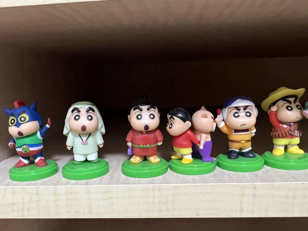 Crayon Shin-chan chocolate egg All kinds of figures 4