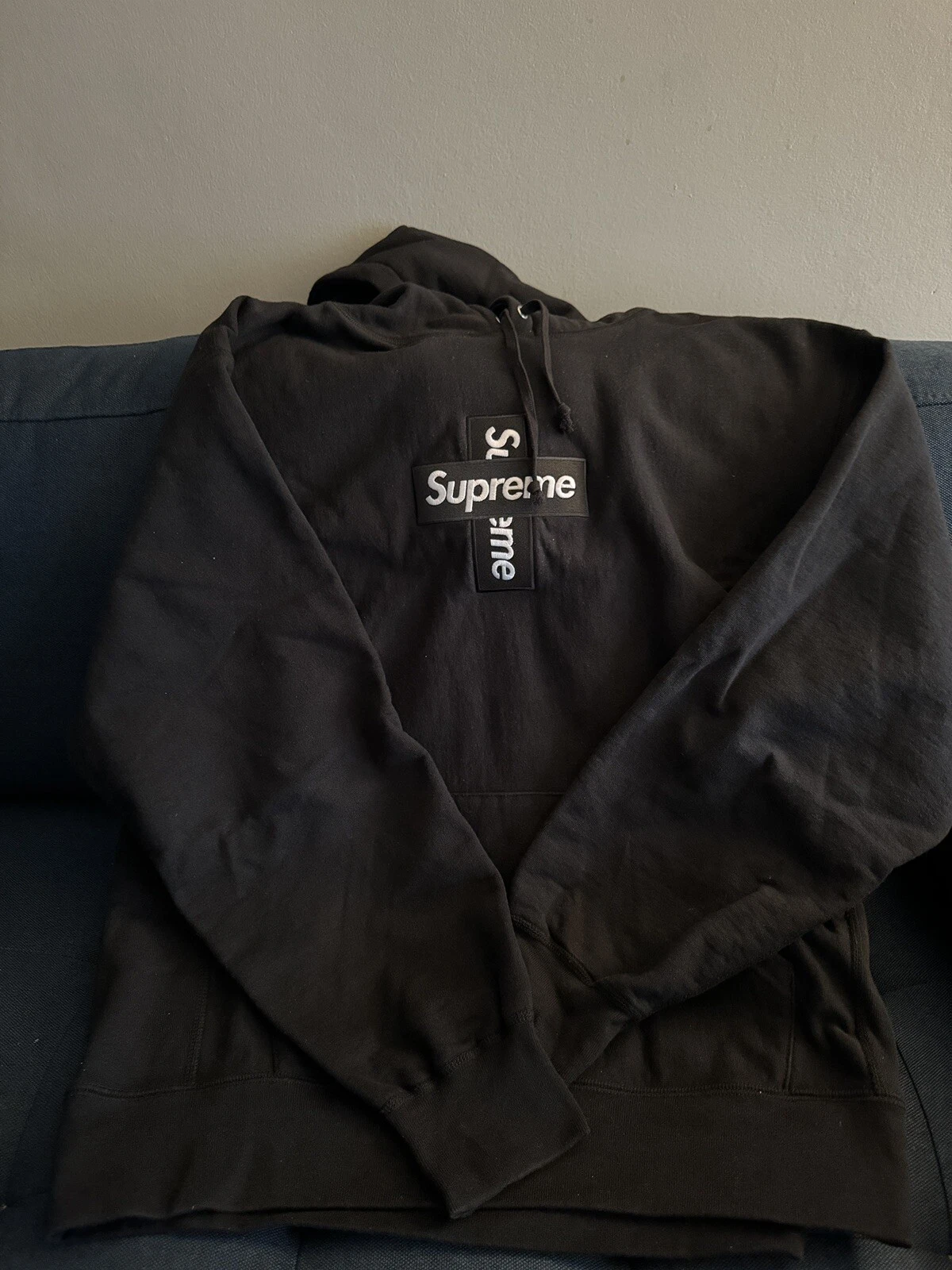 Sweat shirt à capuche logo Supreme Cross Box noir taille L d'occasion porté une fois
