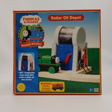 Thomas  Friends Wooden Railway SODOR OIL DEPOT  Bonus OIL TANKER CAR - NEW