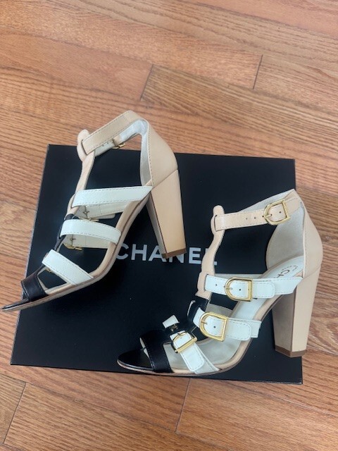 Chanel 2011 Interlocking CC Logo Gladiator Sandal… - image 4