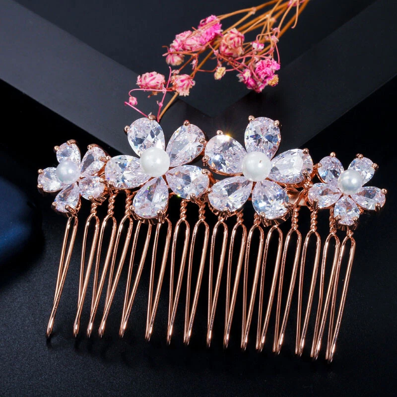 Peine de flores de circonita cúbica con incrustaciones de perlas enchapado en oro rosa accesorios para el cabello de novia Foto 2 de 4