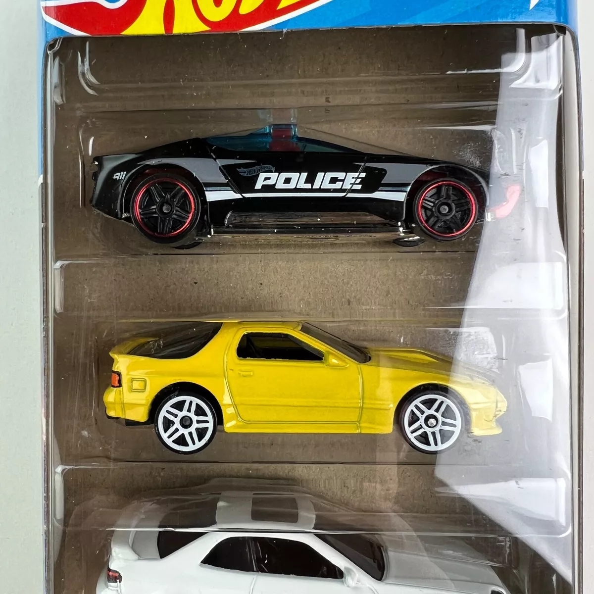 Hot Wheels Basics Pack com 5 Carros Race Team - Mattel