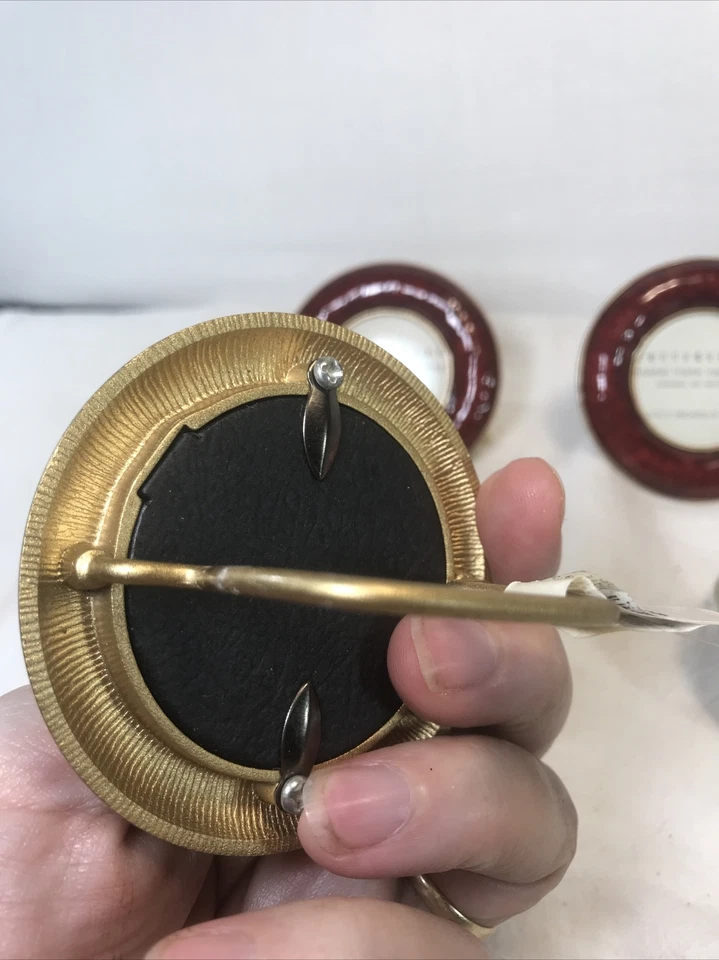 set of 5 Pottery Barn 2 x2 red enamel napking ring picture frames - Image 3 of 4