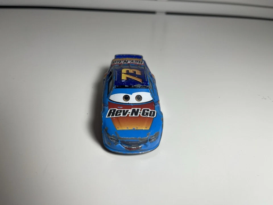 Lote de 13 autos Disney Pixar - Rev-N-Go #73, muy raros difíciles de encontrar, lista a continuación, usados Foto 3 de 4