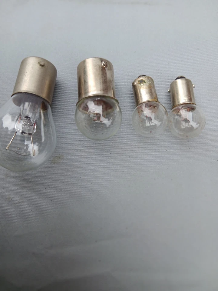 XK150 捷豹灯泡原装刺刀风格 6 种。 — 第 4/4 张图片