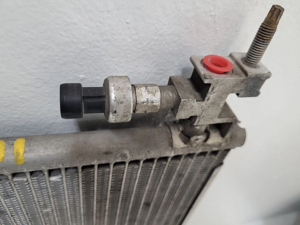 2014-2020 CHEVROLET IMPALA AC Condenser 23305638 14-20 - Image 3 of 4