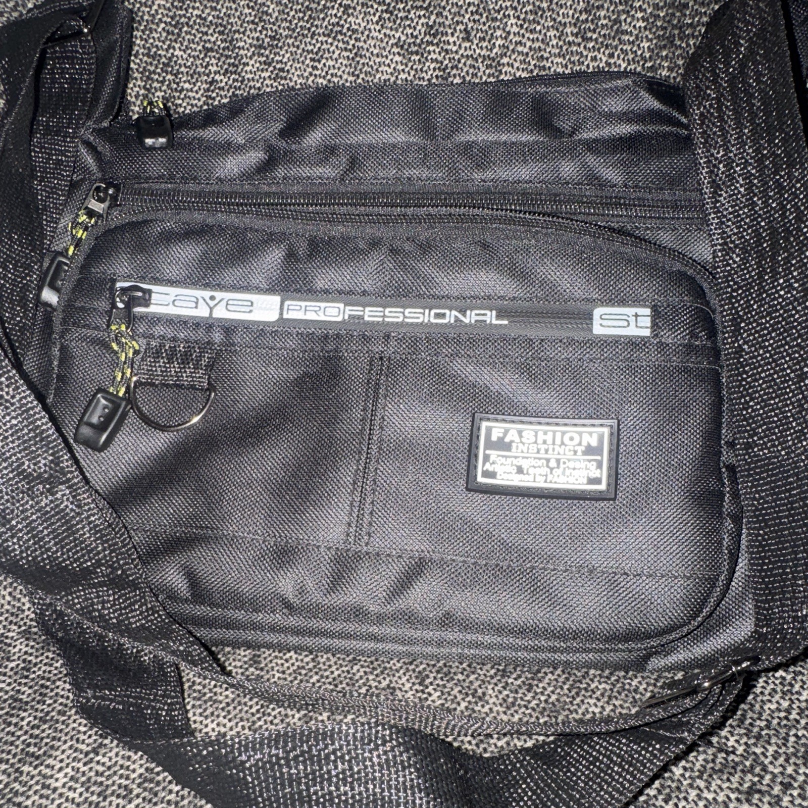 Men's Black Medium Crossbody Shoulder Bag Zip Closure Adjustable Strap Pockets