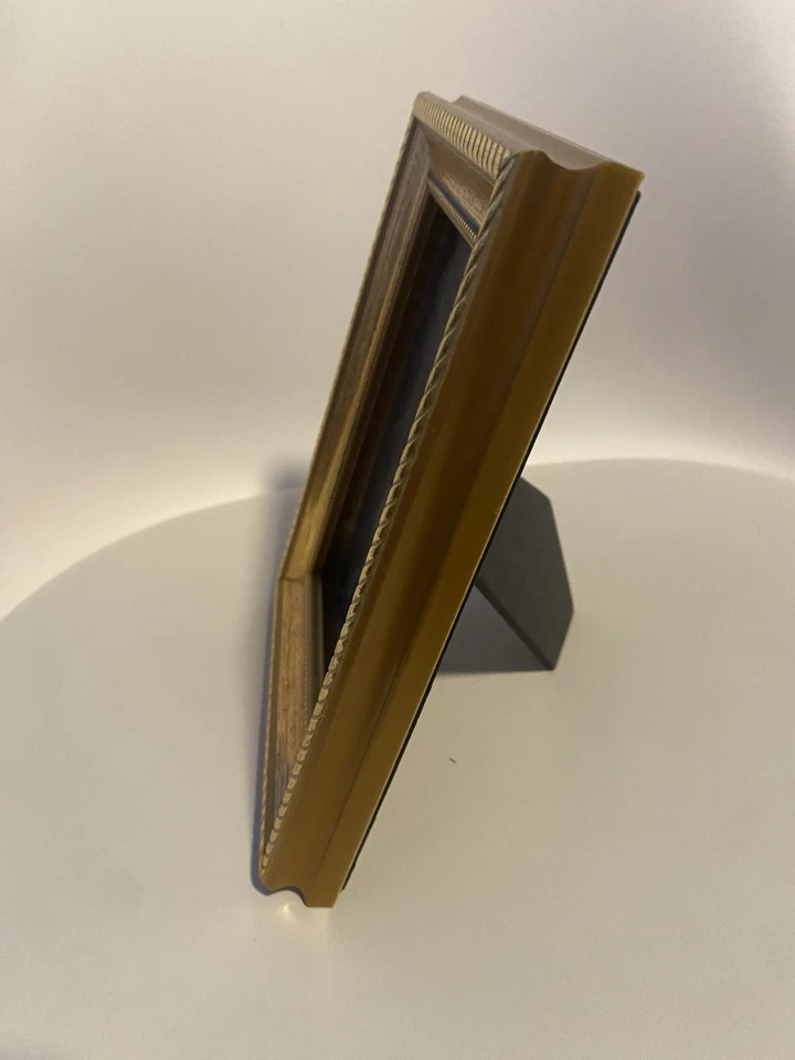 Marco de fotos color dorado con vidrio 6x8 pulgadas Foto 4 de 4