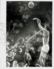1988 Press Photo Charlotte Hornet's Rex Chapman and Miami's Anthony Taylor