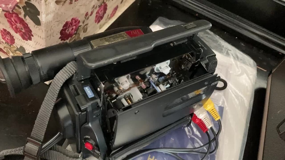 SONY CCD-TR7 8MM VIDEO CAMCORDER WITH HARD CASE AND ACCESSORIES | eBay