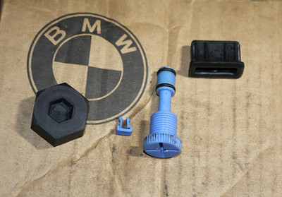 GENUINE BMW E30 E36 E34 RADIATOR SCREW PLUG RUBBER MOUNTING & PARTS 1712982 OEM
