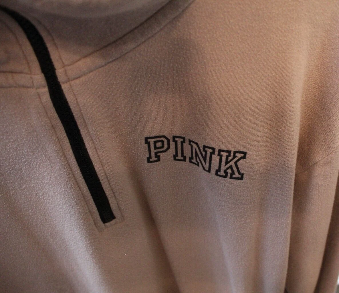 UNDERCOVER Felpa con cappuccio Victoria's Secret ROSA M pullover quarto zip logo tortora