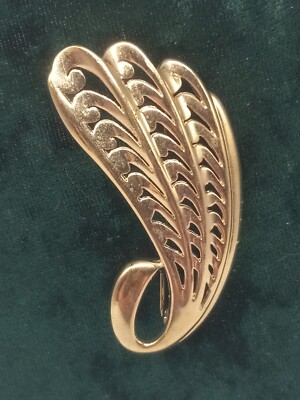 Napier Vintage Gold Tone Open Work Feathers Design Brooch
