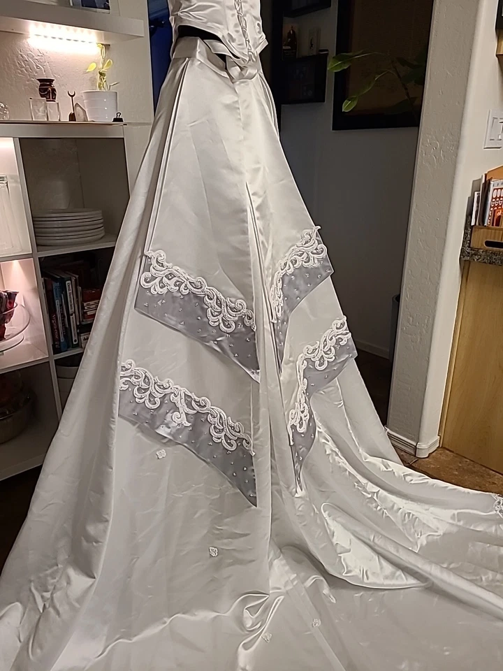 Vestido de novia corsé de 2 piezas talla 6 exhibición de tienda $1145.00 etiqueta nuevo sin etiqueta Foto 4 de 4