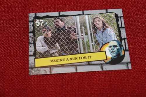 Tarjeta coleccionable de la película fotográfica del día de los muertos de Fright Rags #57 corriendo por ella - Imagen 2 de 3