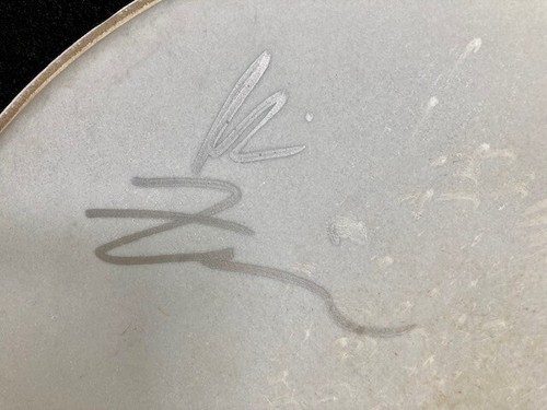 Yeah Yeah Yeah's Autographed Drum Head!! - Picture 4 of 5