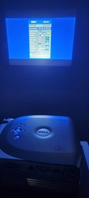 Dell 1200MP DLP Projector w/ Case /  Remote and cables 800x600 SVGA