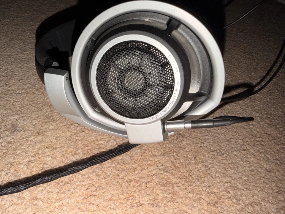 Sennheiser HD 800 Wired Over-Ear Headband Headphones 300 Ohm Silver/Black, photo 2 of 5