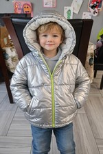 Unisex Kids Silver Hooded Puffer Jacket Size 7 Zip Closure Wore 1 Time