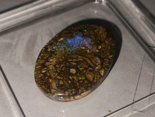 35Ct UNIQUE RARE ! NATURAL NEON BLUE GREEN PURPLE FLASHY KOROIT BOULDER OPAL - Picture 6 of 6