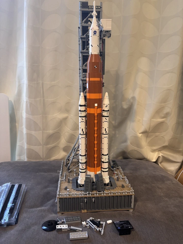 LEGO Icons 10341 NASA Artemis Space Launch System, photo 1 of 5