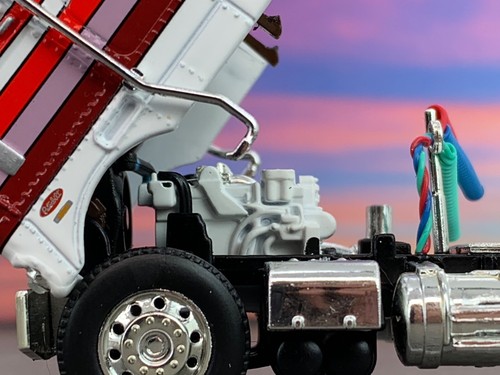 1/64 DCP WHITE/RED/PURPLE/BURGUNDY 352 PETERBILT 86" COE - Picture 3 of 5