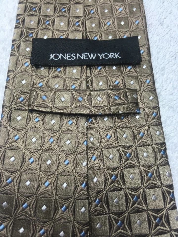 JONES NEW YORK MENS TIE BEIGE TAN WITH BLUE AND WHITE 4 X 60 - Image 4 of 4