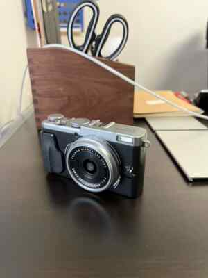 【値下げ】FUJIFILM X70シルバー 元箱・付属品あり FUJIFILM Digital Camera X70 16.3 MP Silver X70-S W/Battery & card