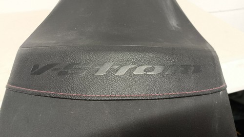 Suzuki V-strom 650 Seat DL650 Vstrom Saddle 12-16 45100-11J00-KCJ Std Height - Picture 8 of 12