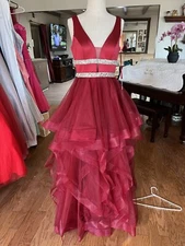 Formal Long Gown Prom Wedding Bridesmaid Tiered Tulle. A-Line. Deep V Burgundy S